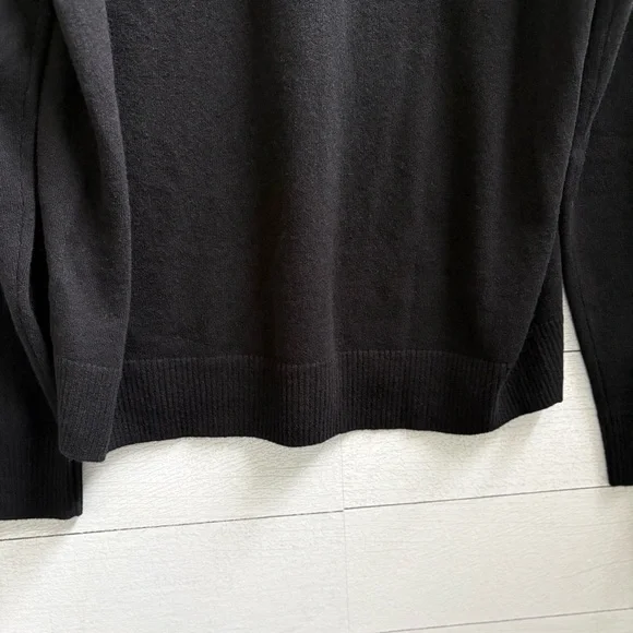 Banana Republic Men's 100% Cashmere Crew Neck Sweater in Black Soft 12 Gauge, LT - Picture 10 of 11